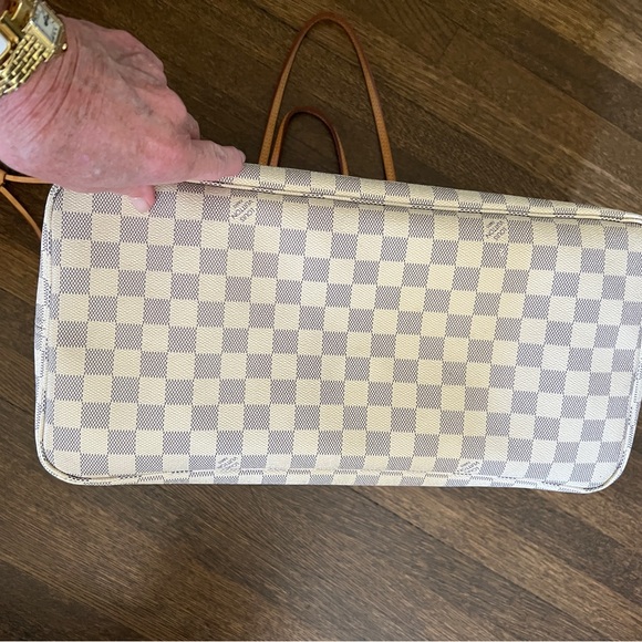Louis Vuitton Neverfull MM - Picture 13 of 14